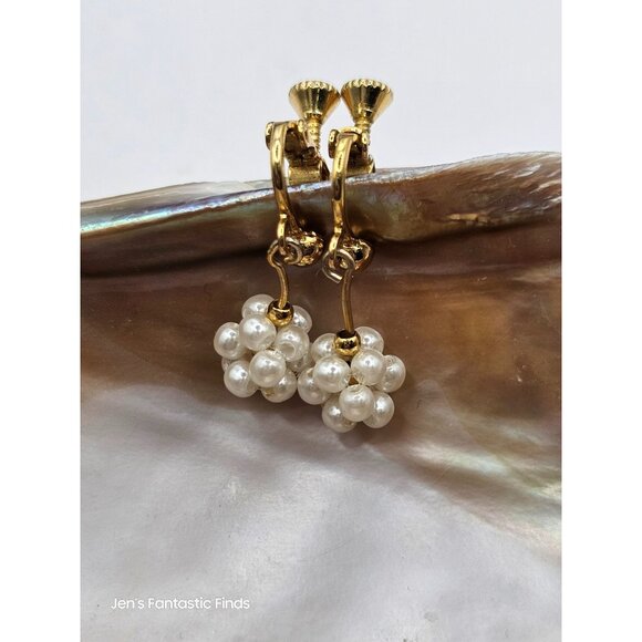 Faux Pearl Cluster Gold Tone Dainty Screw Back Earrings 1.5" - Picture 2 of 3